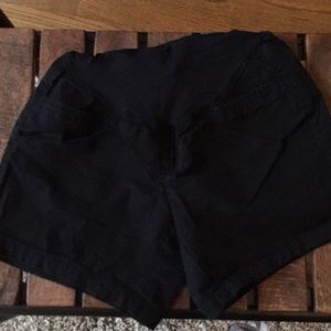 Old navy maternity shorts
